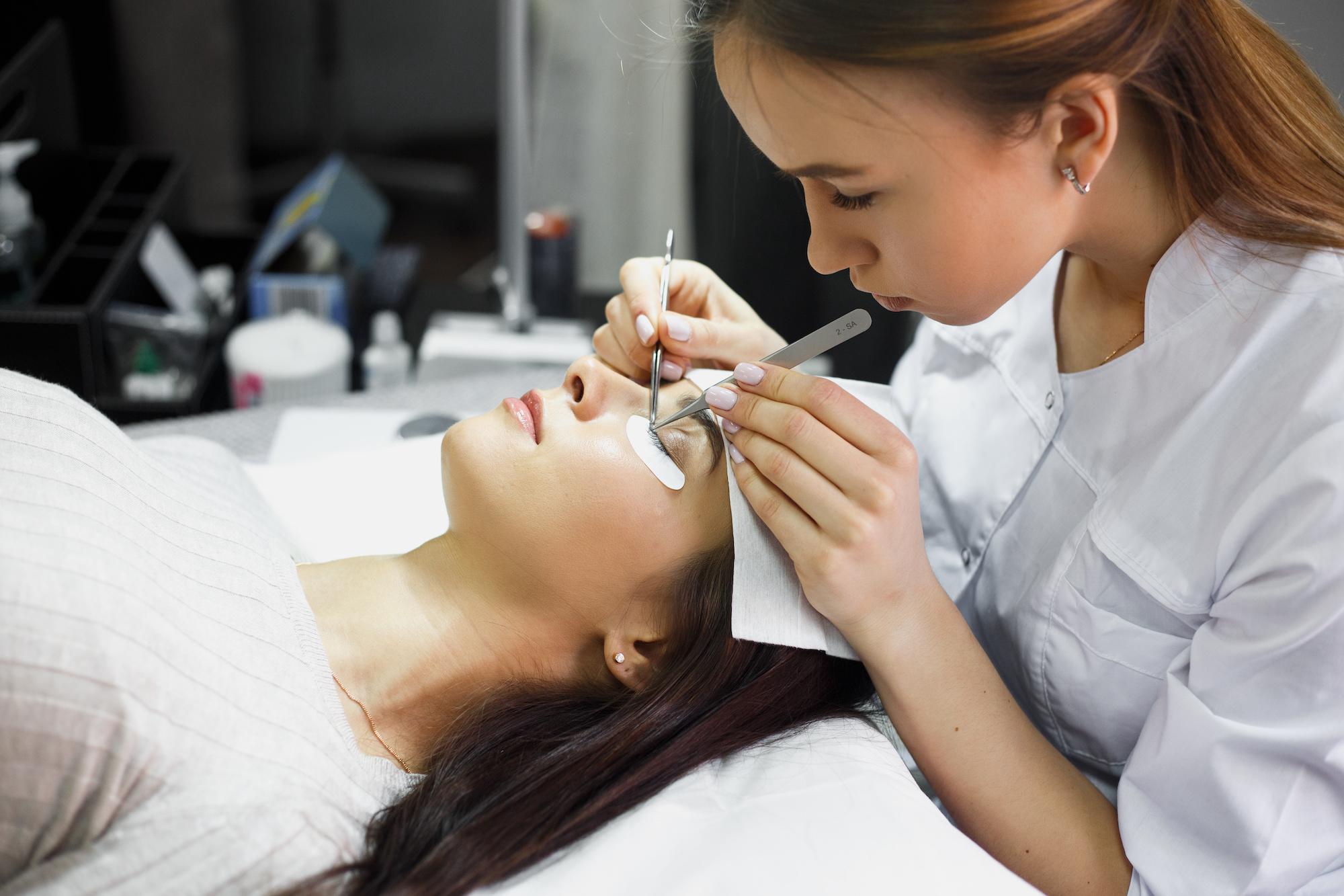 How to Become a Lash Technician: A Career that Helps Others Feel Their Best  